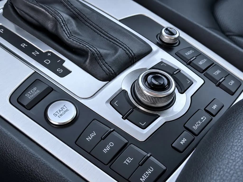 Audi Q7 — фото 14
