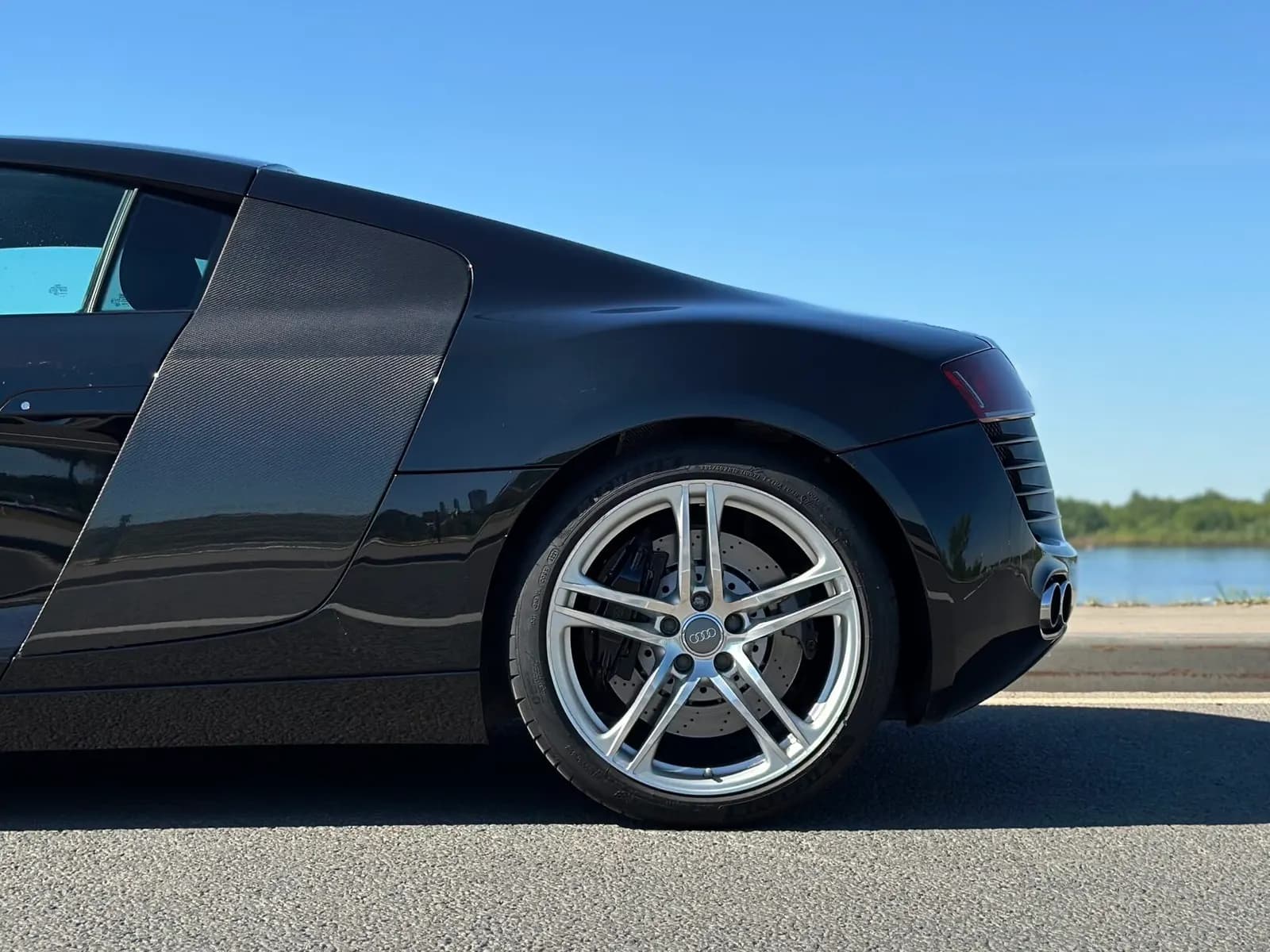 Audi R8 — фото 4