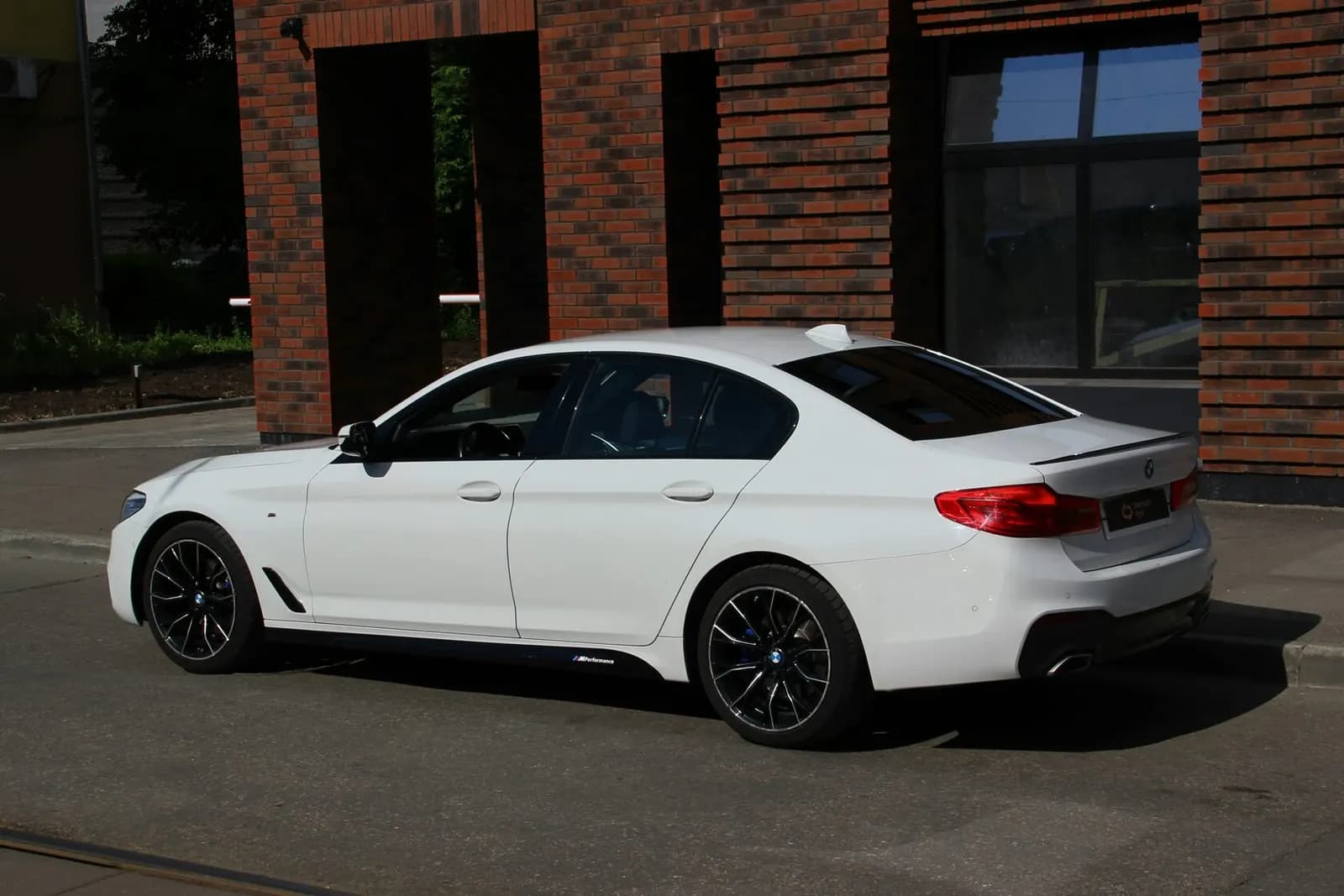 BMW 520i Xdive — фото 12
