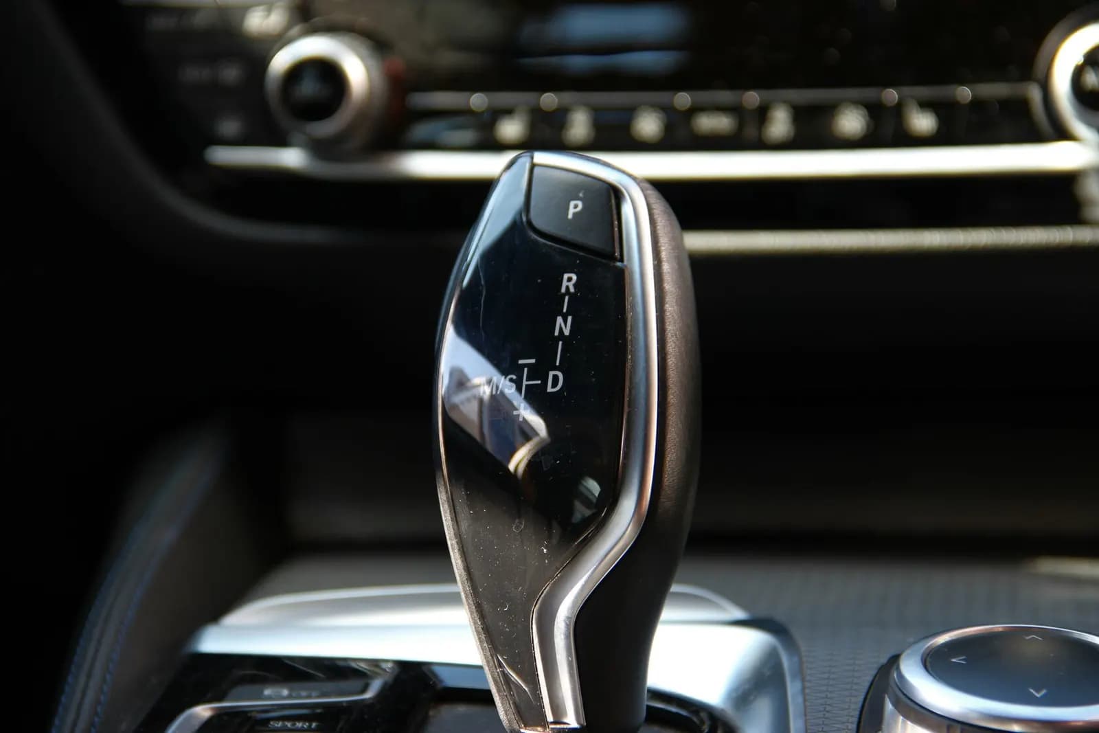 BMW 520i Xdive — фото 15