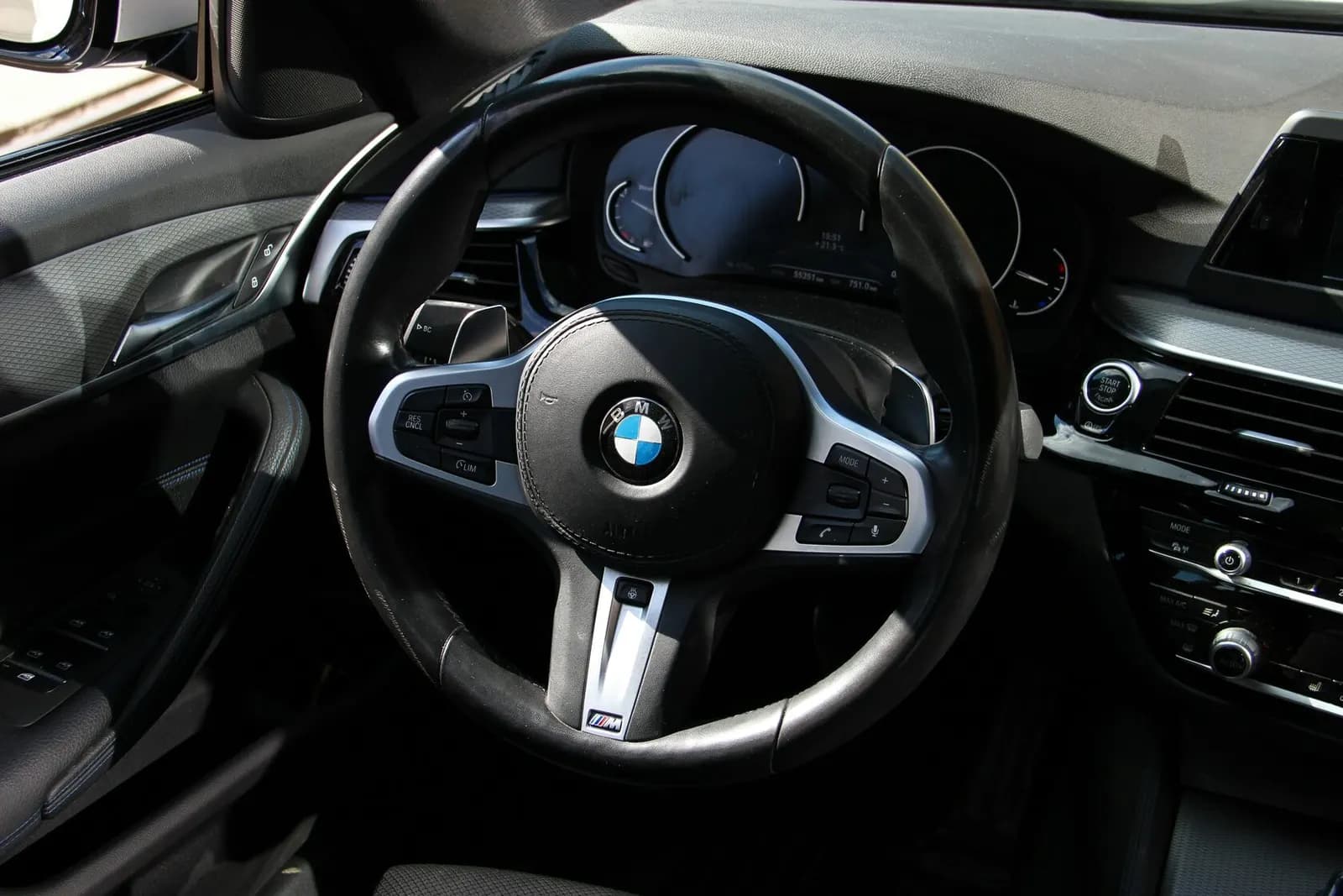 BMW 520i Xdive — фото 16