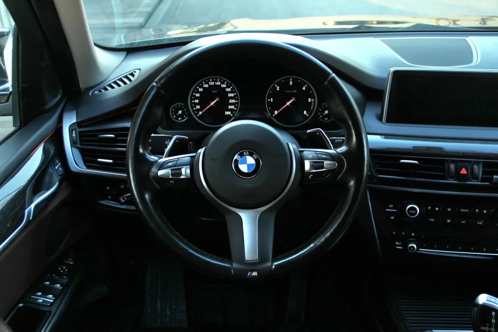 BMW X5 — фото 12