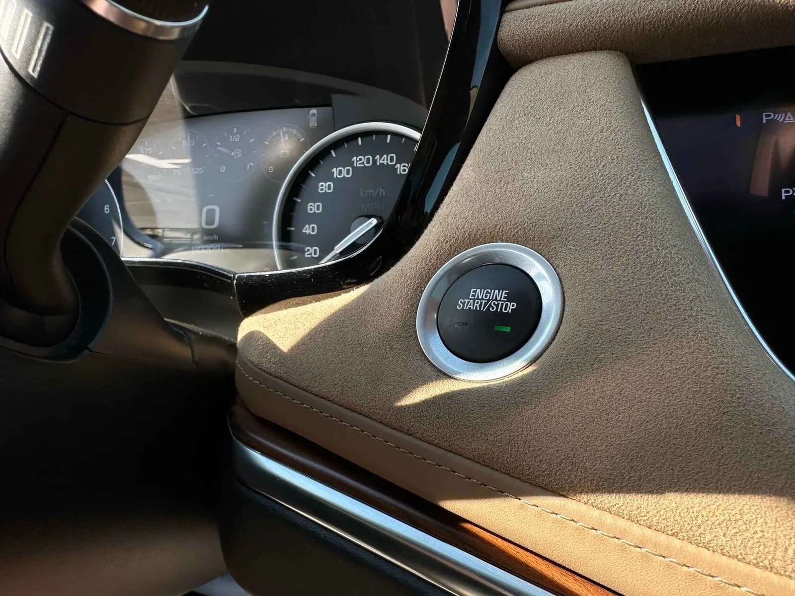 Cadillac XT5 — фото 16