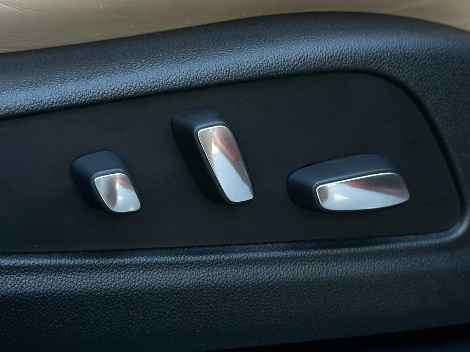Cadillac XT5 — фото 23
