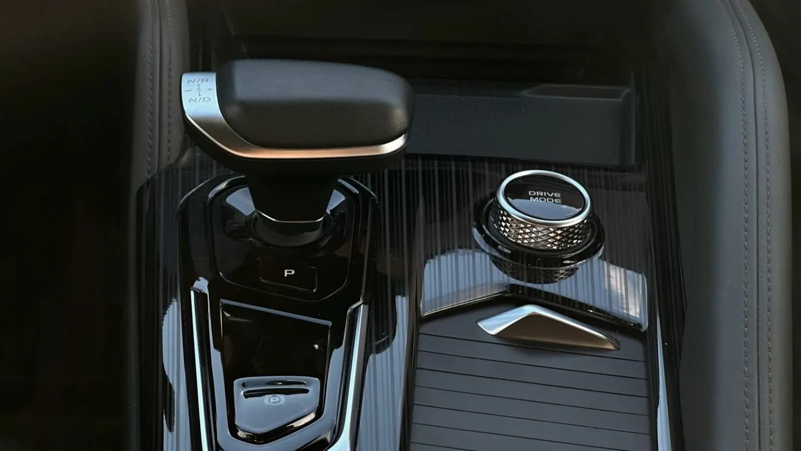 Geely Monjaro — фото 12