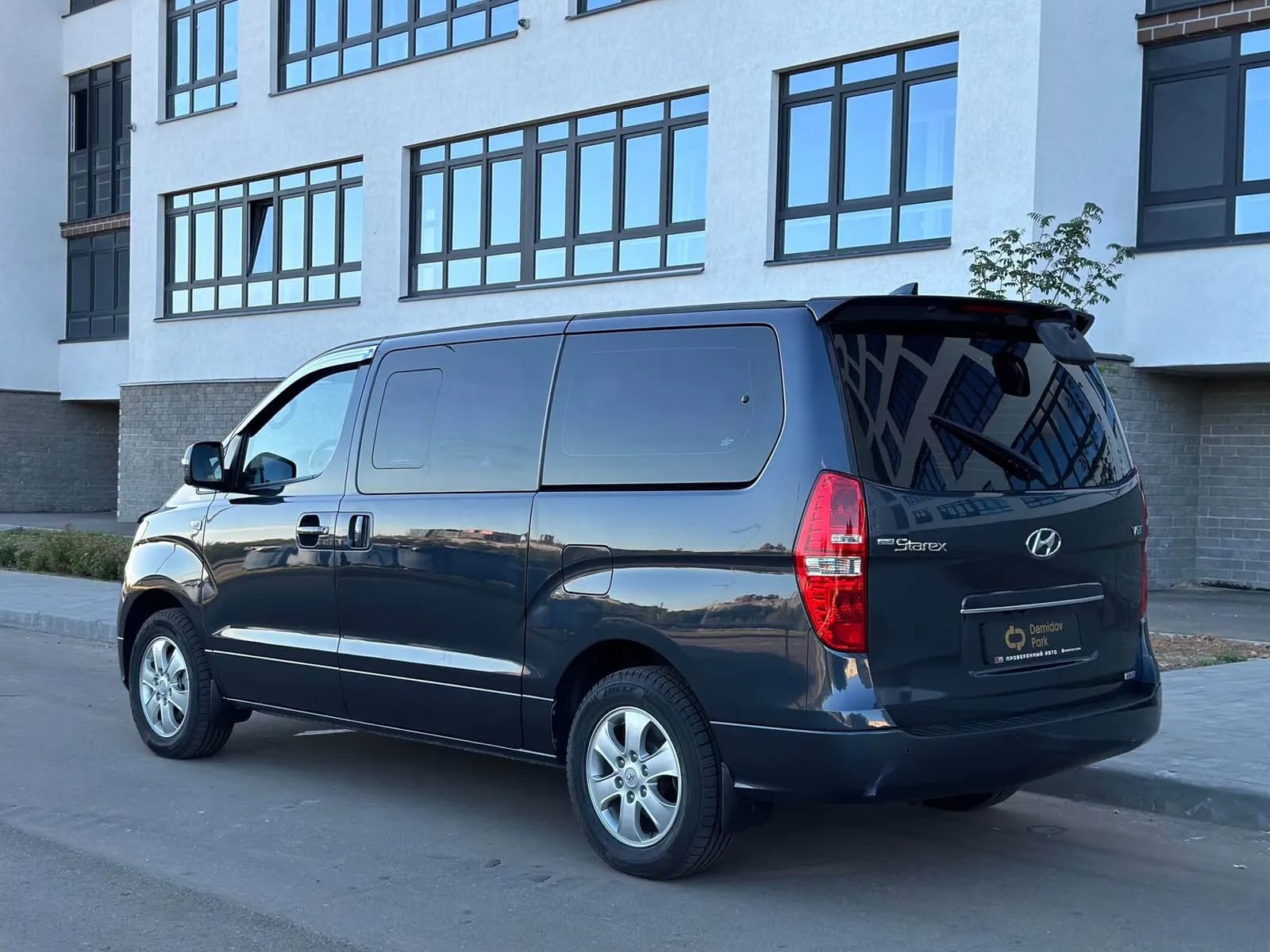 Hyundai Starex — фото 4