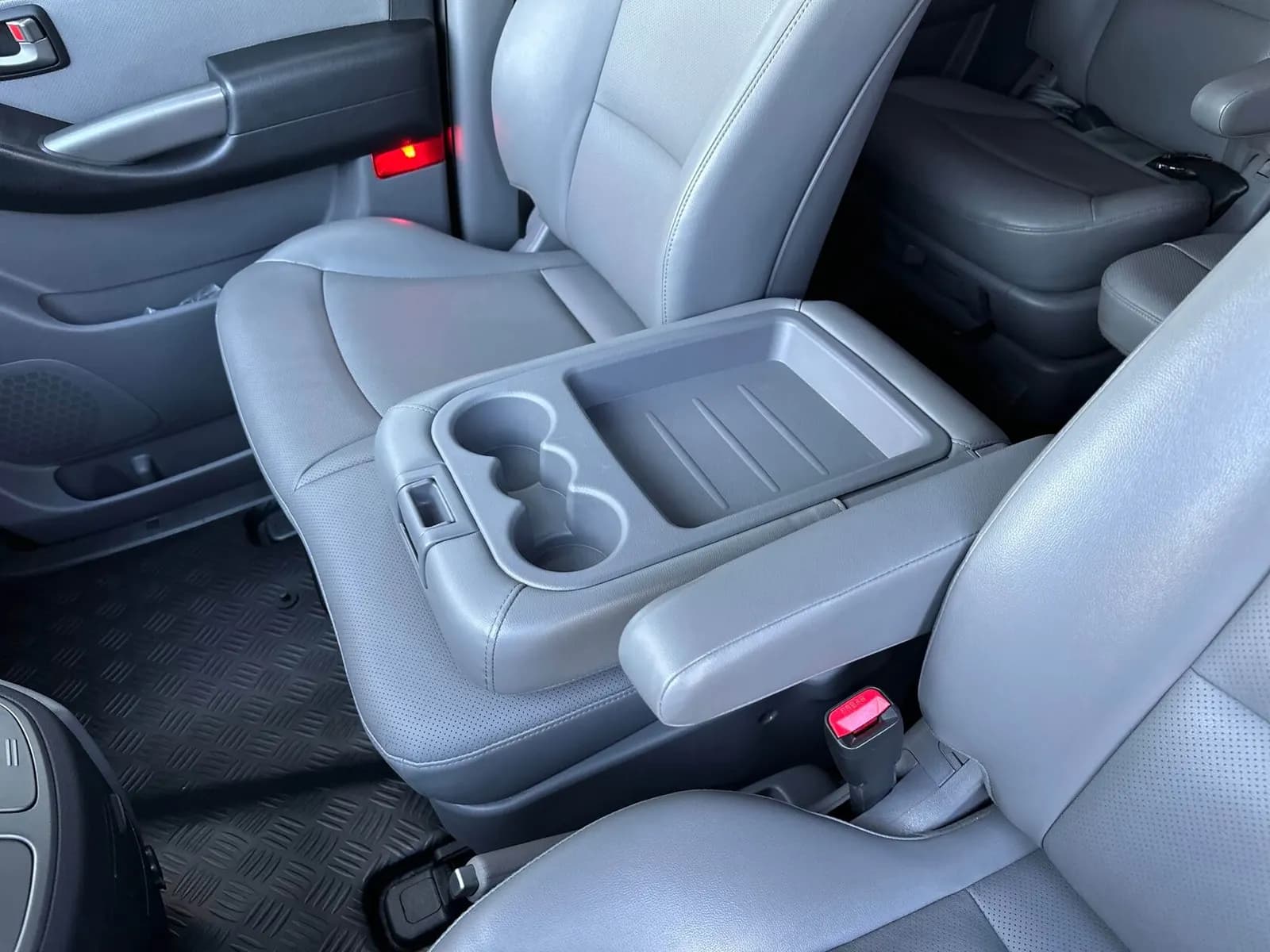 Hyundai Starex — фото 14
