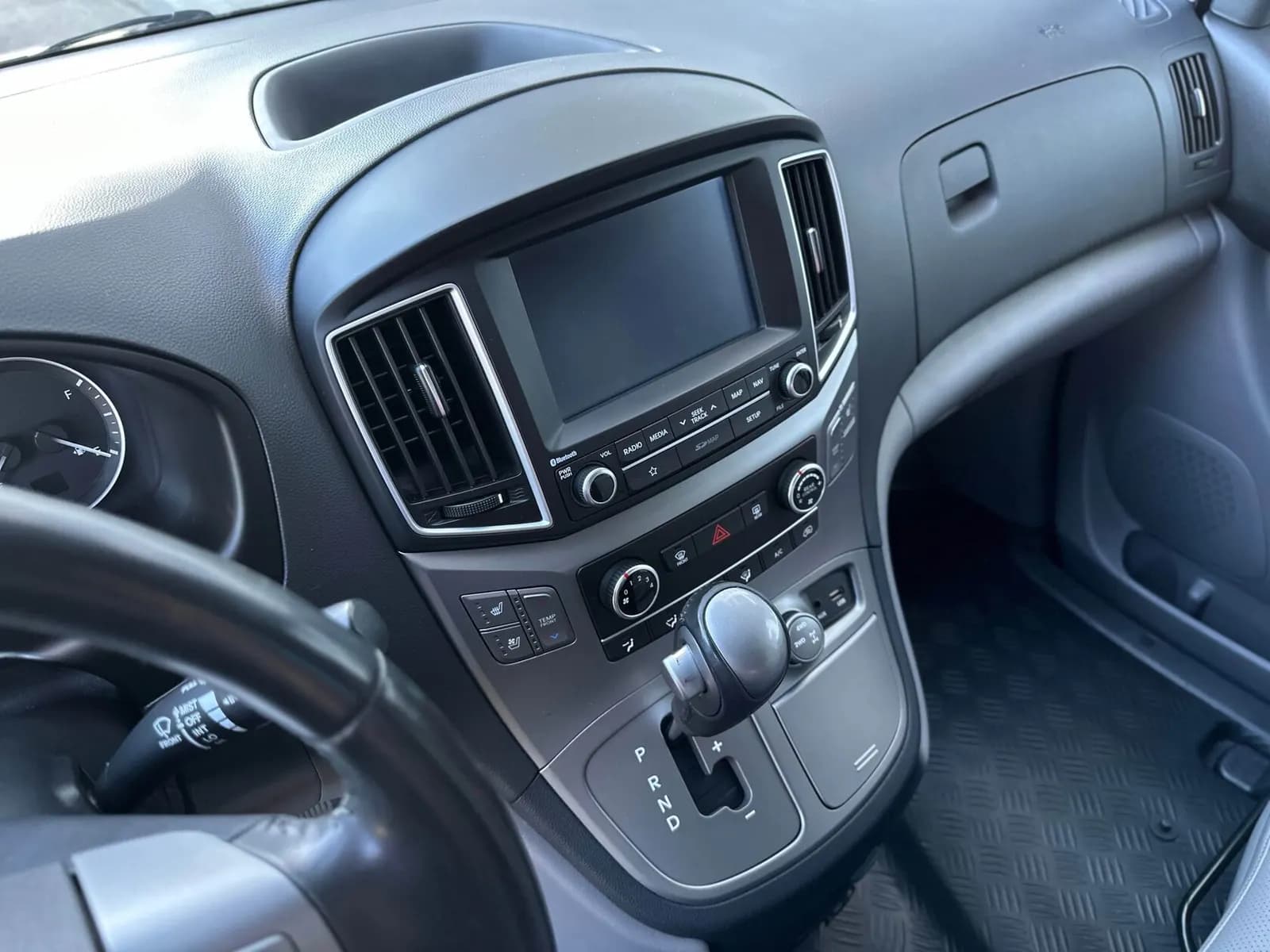 Hyundai Starex — фото 15