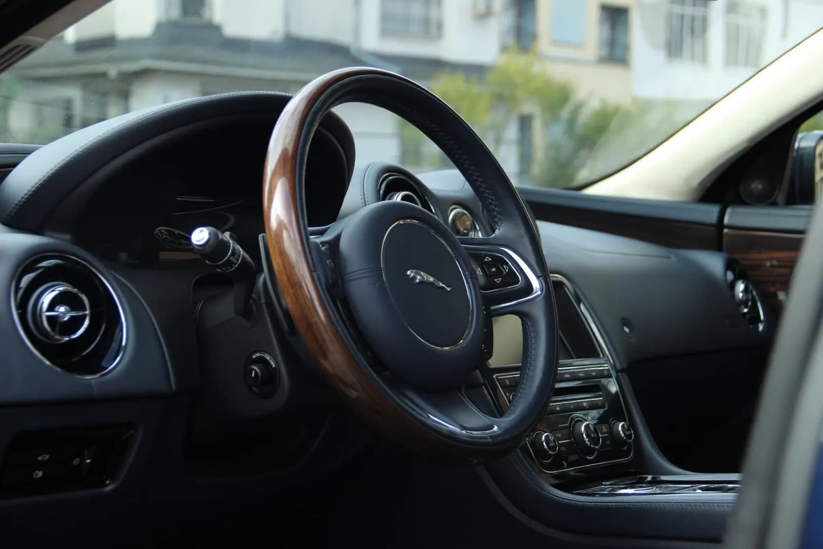 Jaguar XJ — фото 6