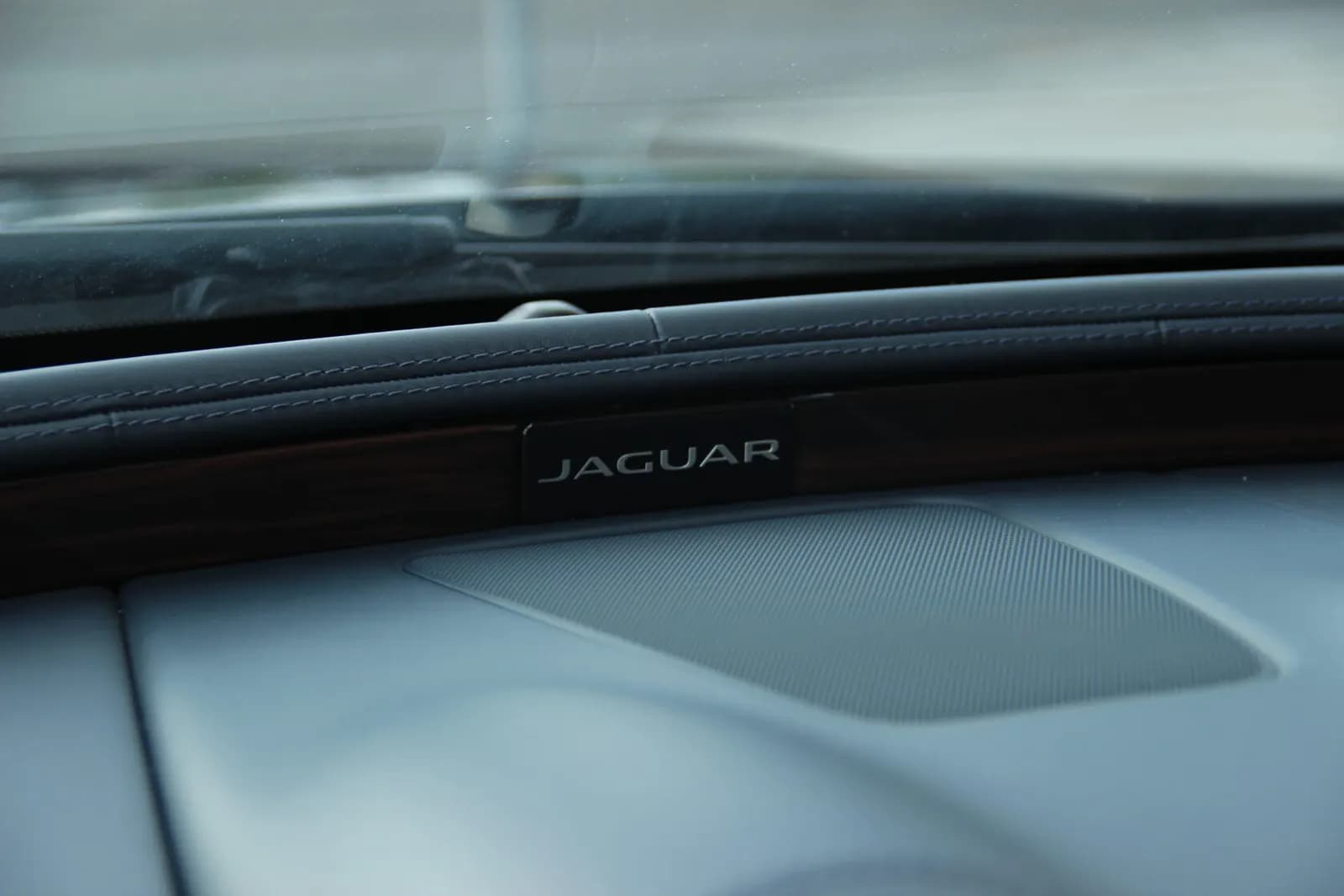 Jaguar XJ — фото 15
