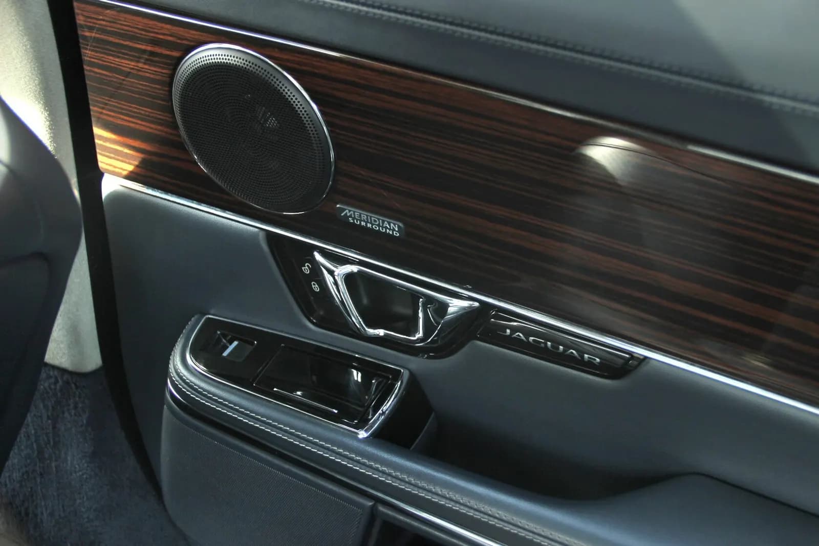 Jaguar XJ — фото 21
