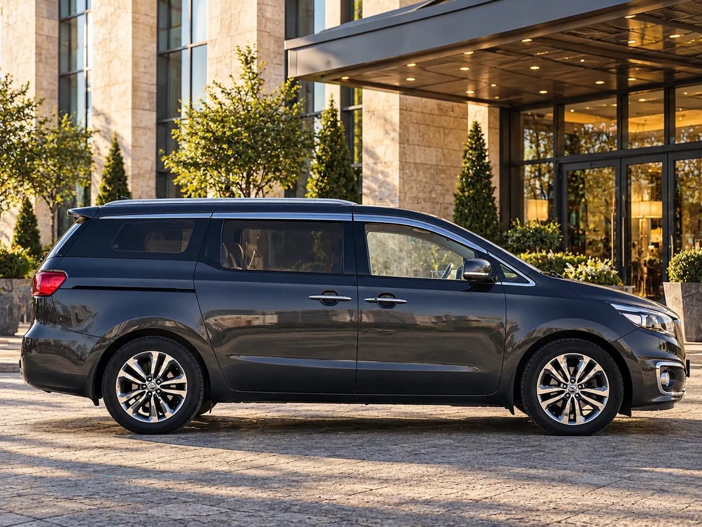 Kia Carnival — фото 4
