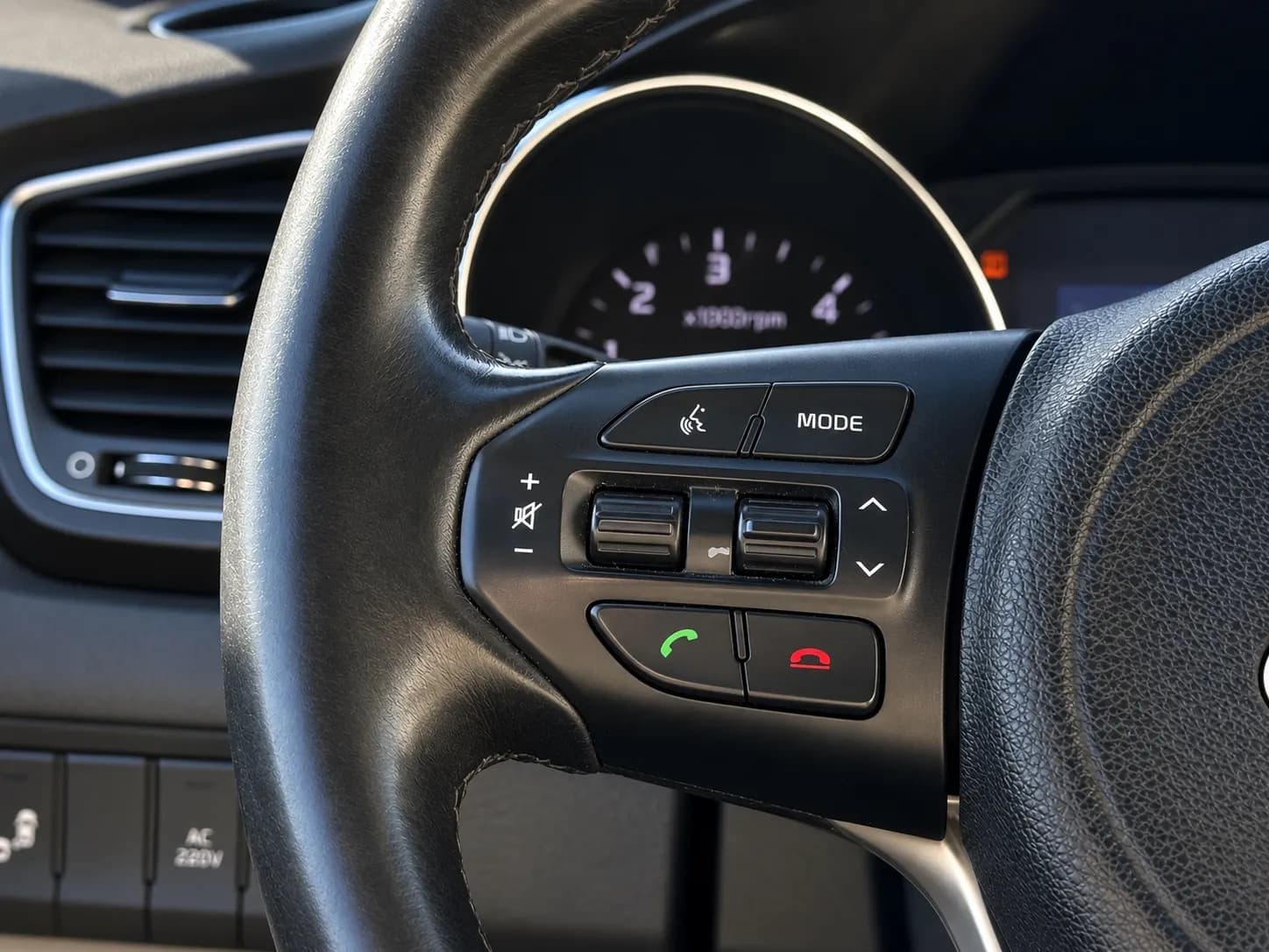 Kia Carnival — фото 10
