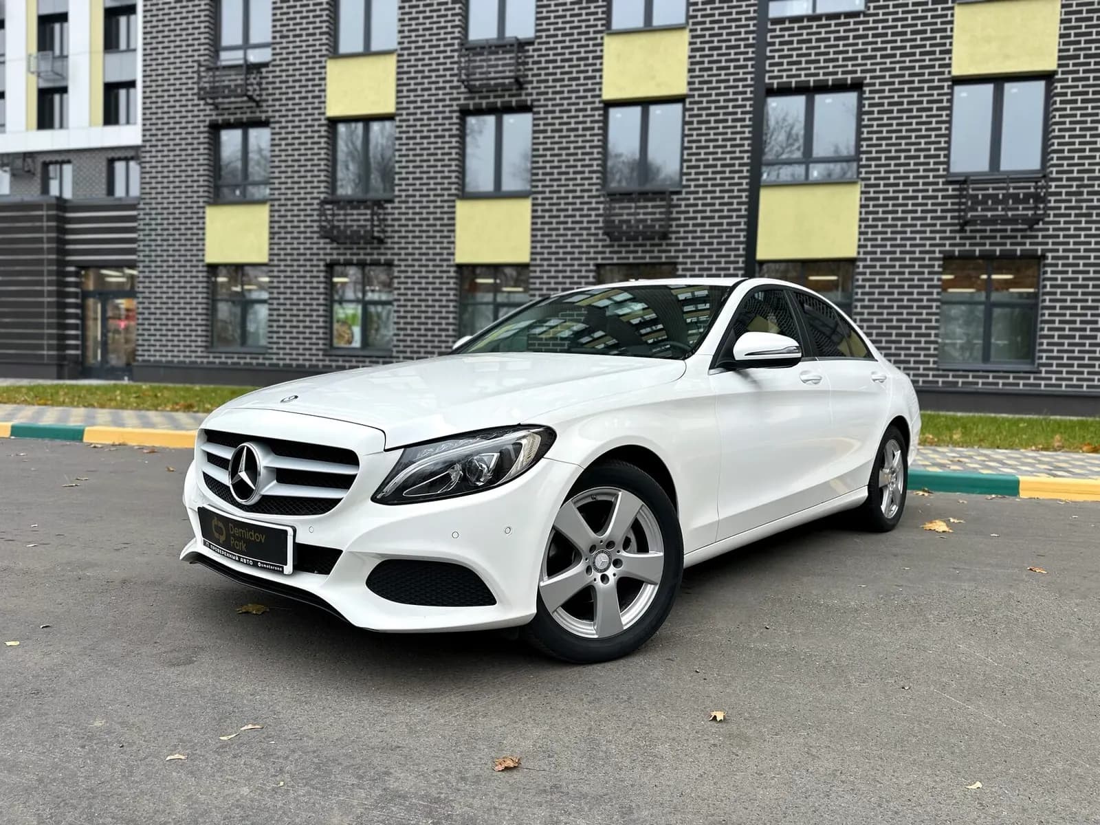 Mercedes-Benz C200 White — фото 3