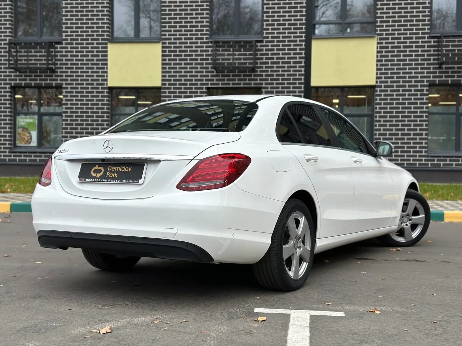 Mercedes-Benz C200 White — фото 14