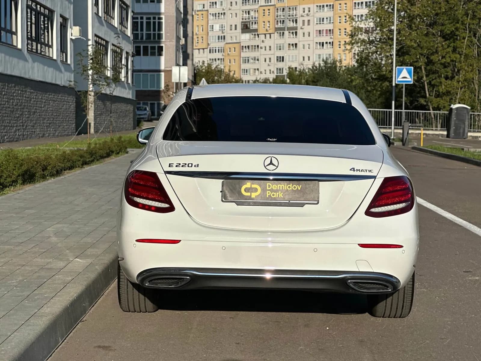 Mercedes-Benz E220d — фото 13