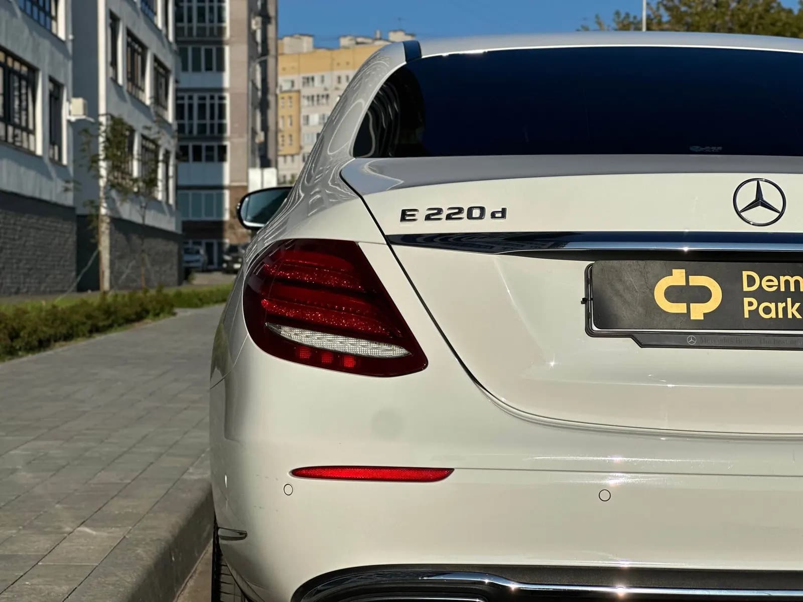Mercedes-Benz E220d — фото 14