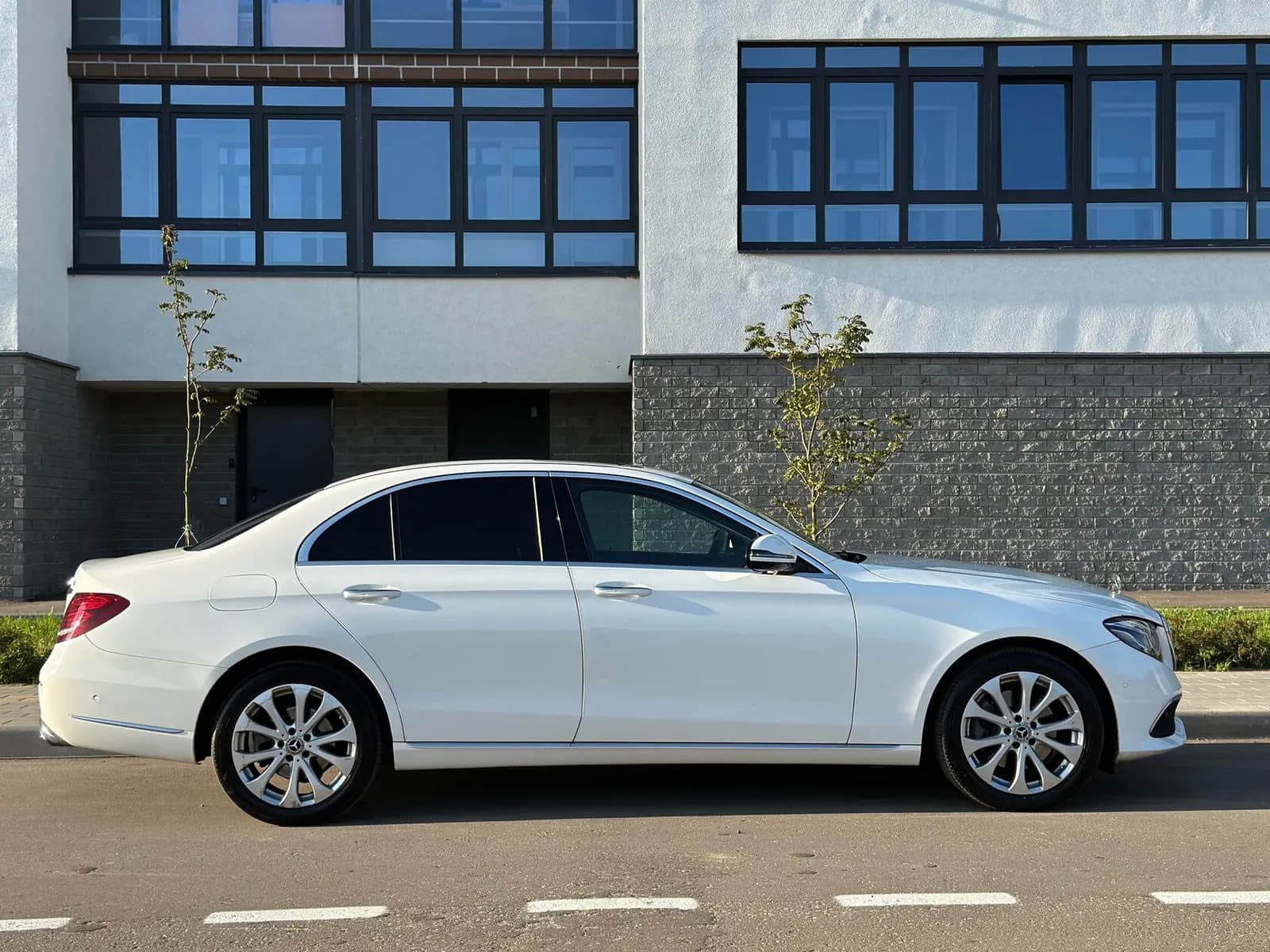 Mercedes-Benz E220d — фото 15