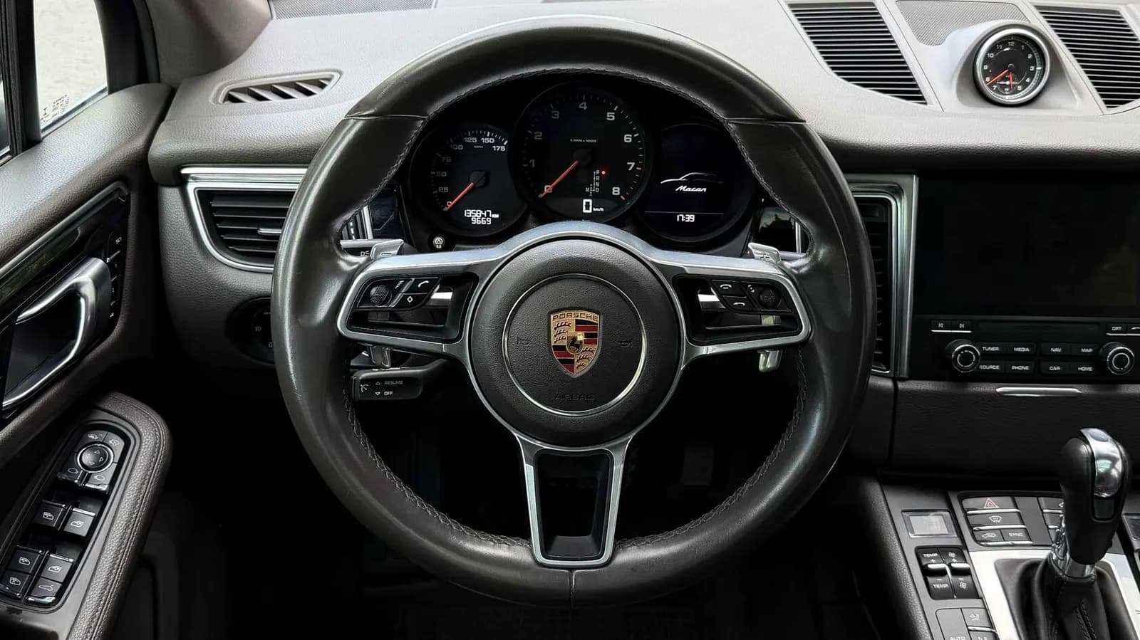 Porsche Macan — фото 12