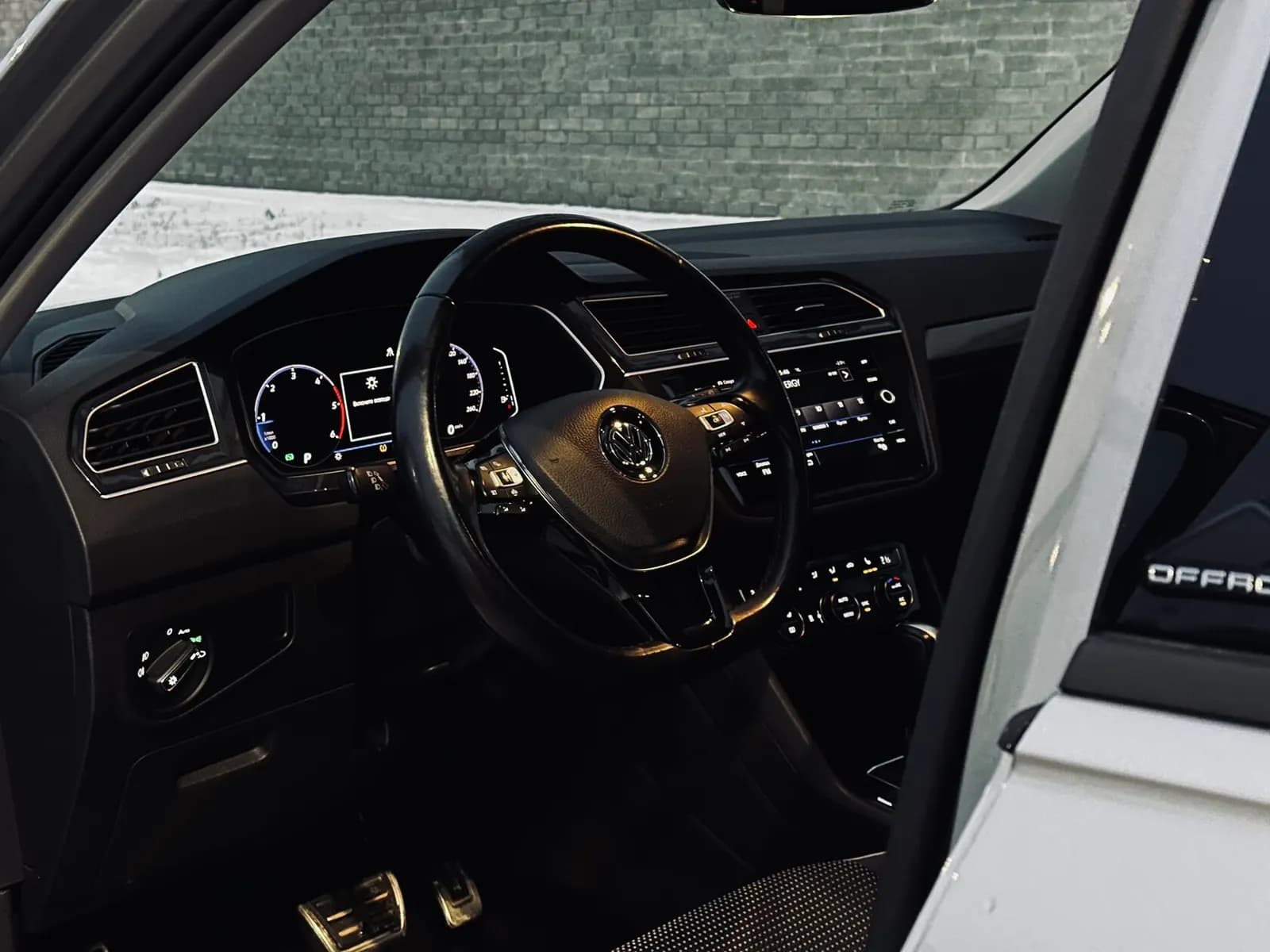 Volkswagen Tiguan — фото 11