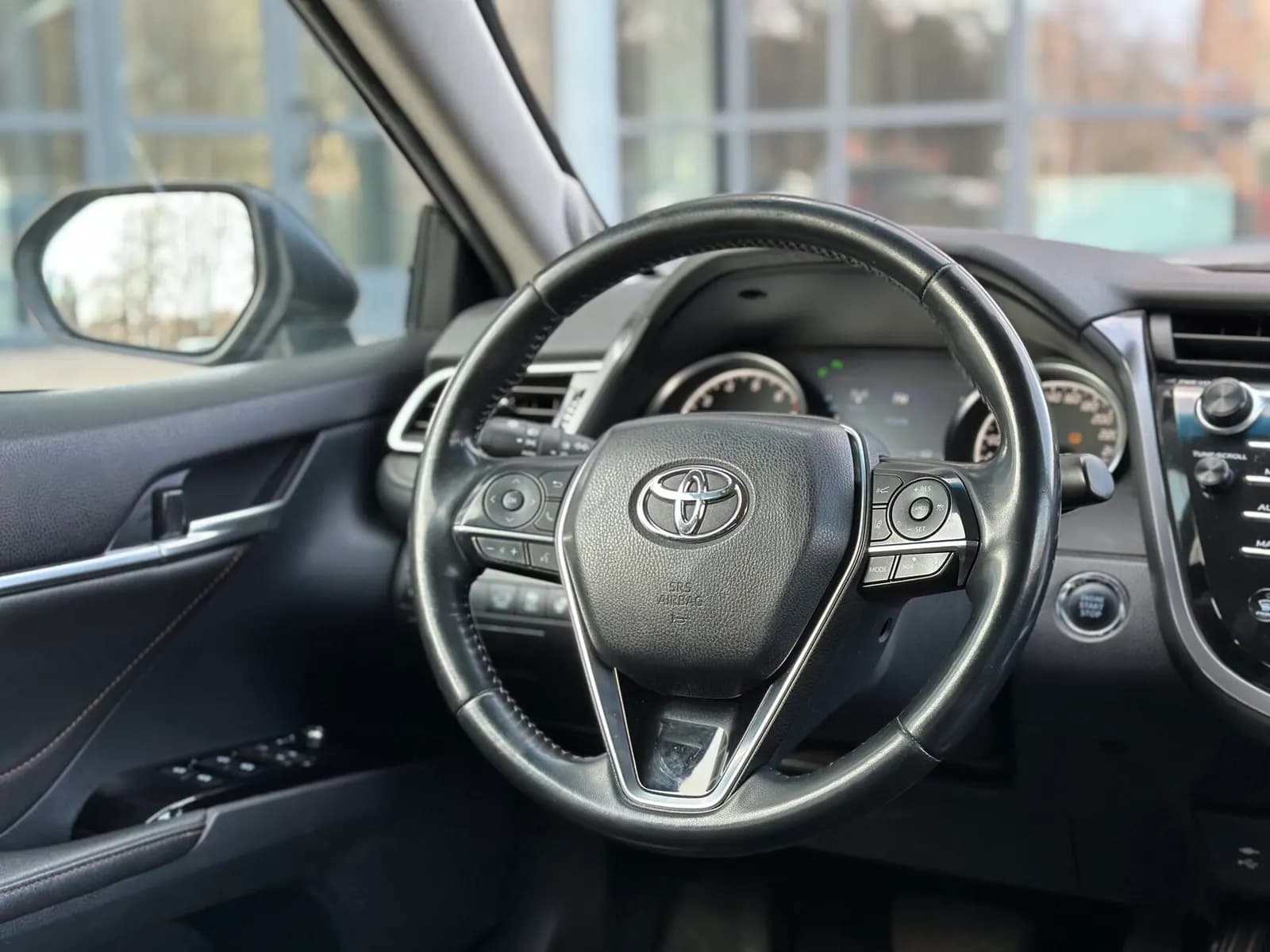 Toyota Camry — фото 11