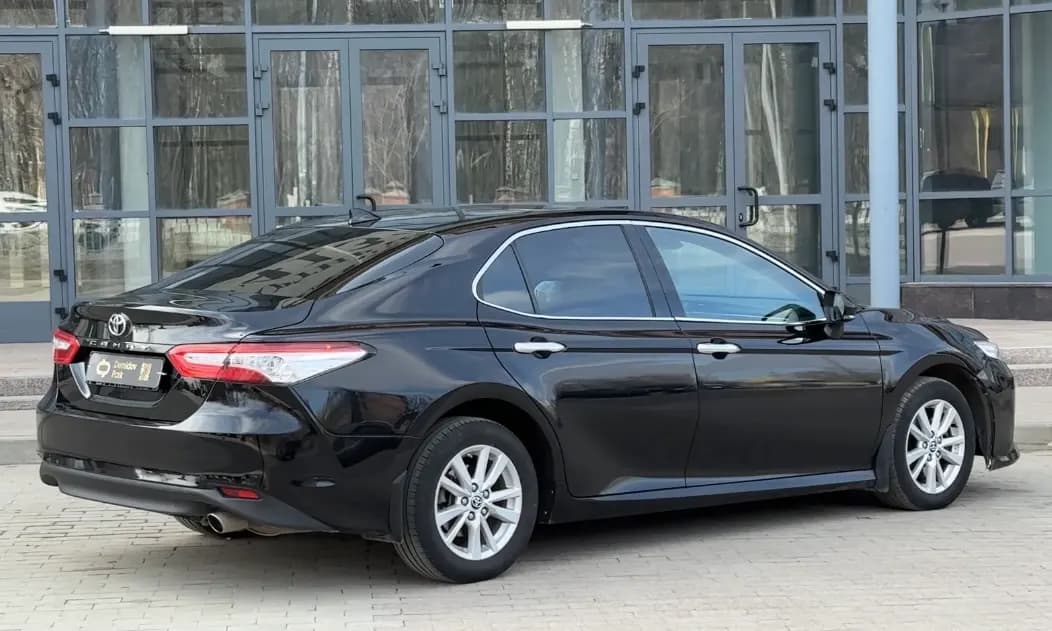 Toyota Camry — фото 16