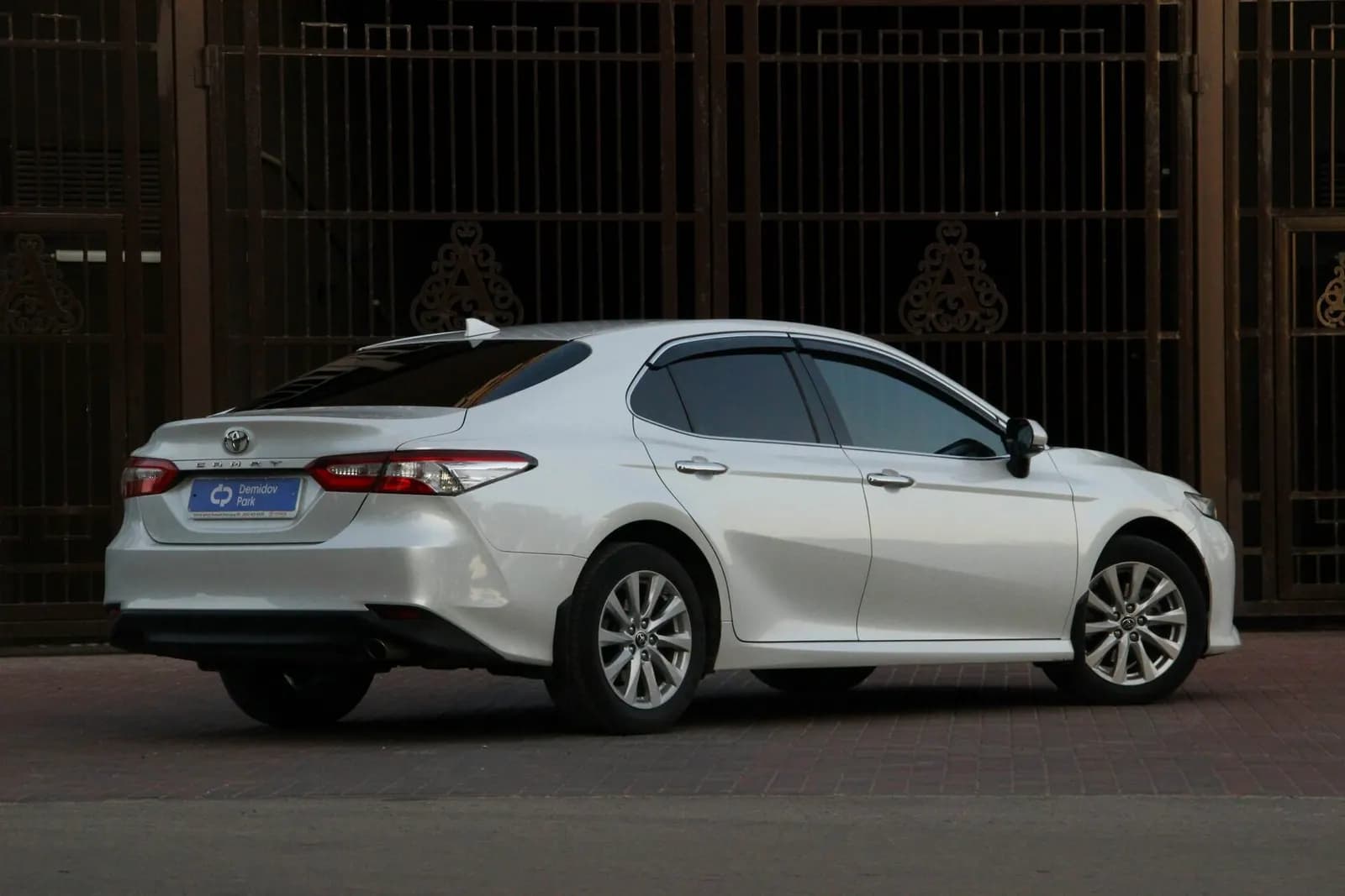 Toyota Camry — фото 14