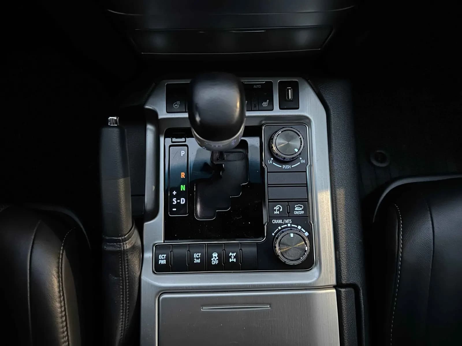 Toyota Land Cruiser 200 — фото 9