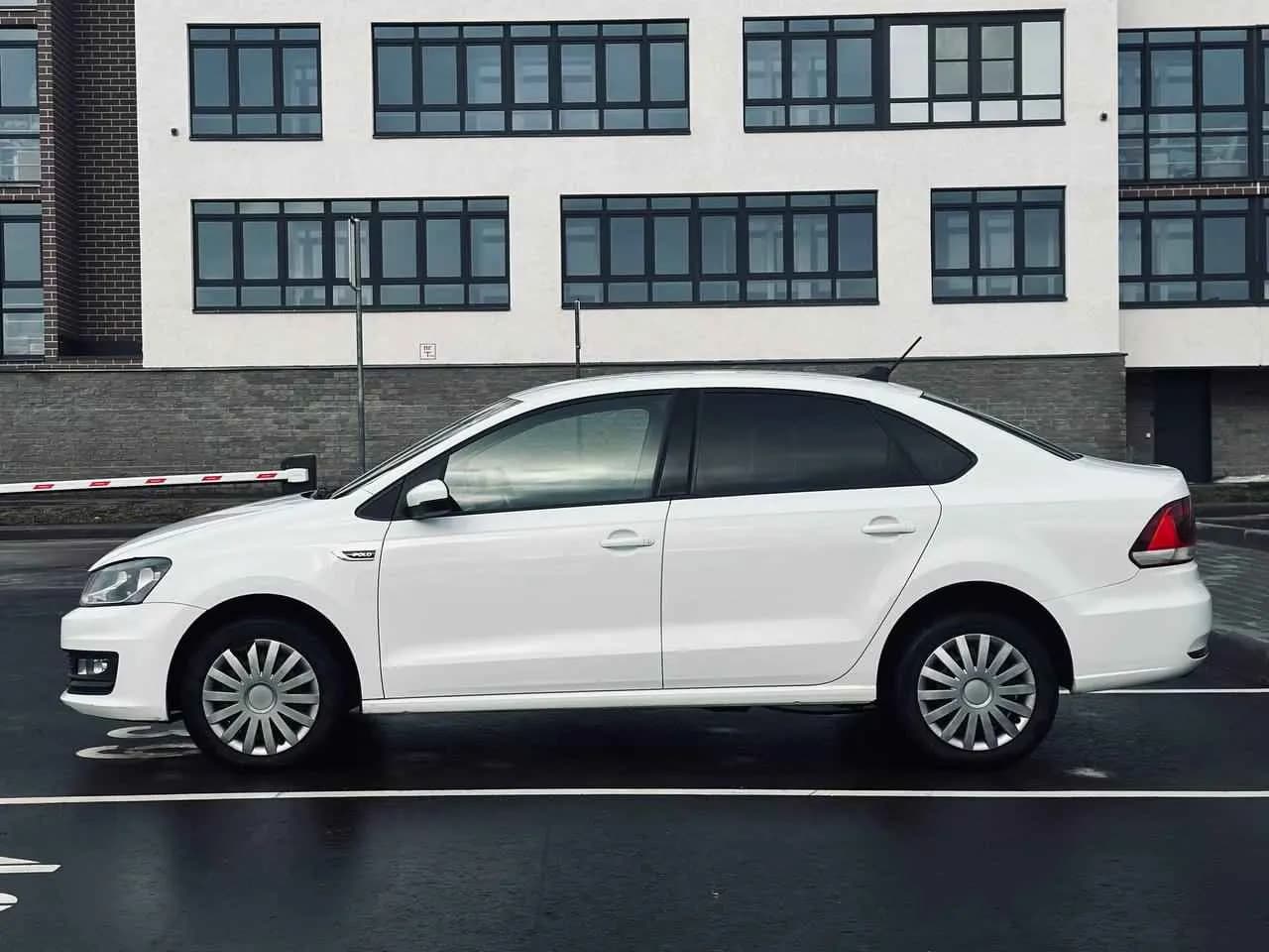 Volkswagen Polo — фото 10