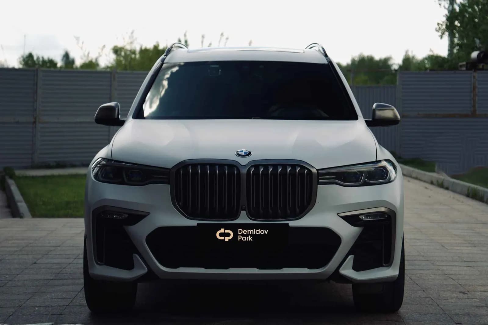 BMW X7M50D — фото 11
