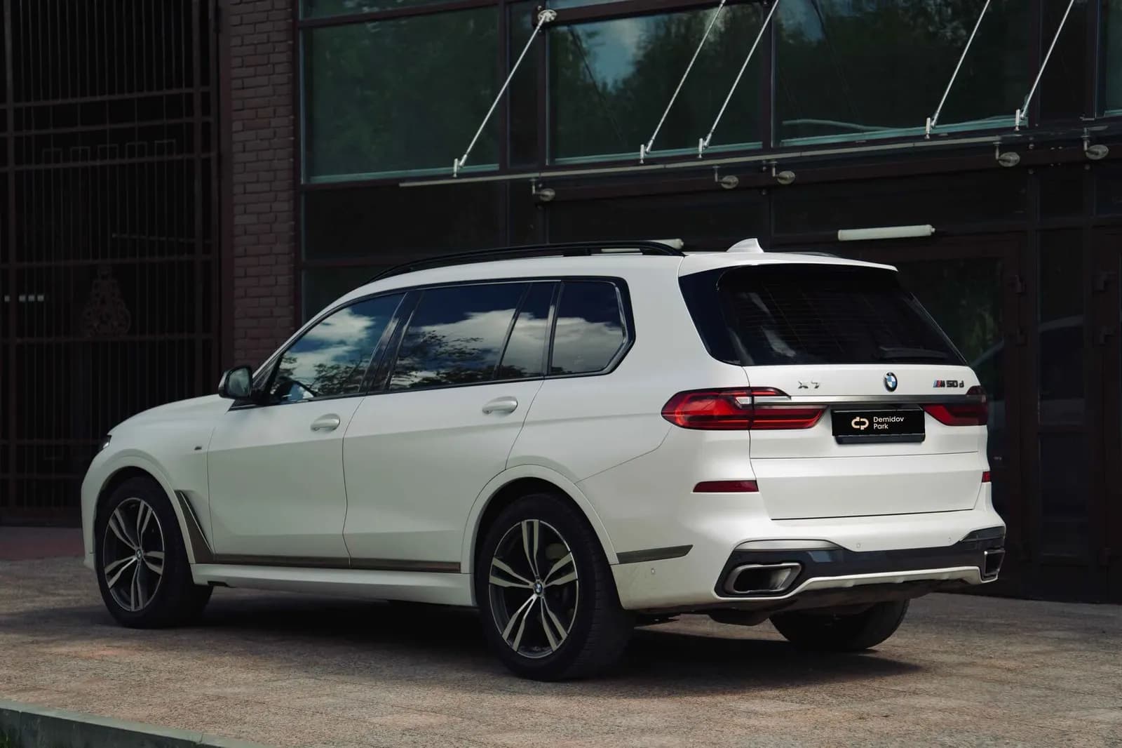 BMW X7M50D — фото 12