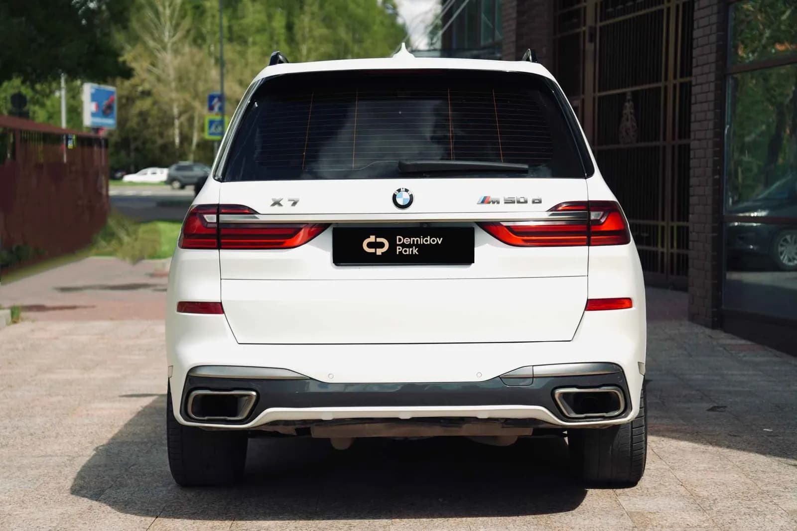 BMW X7M50D — фото 13